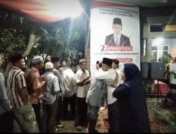 Bukannya Kasih Bantuan, Calon Kades Tanjung Pering, Ogan Ilir Ini Justru Dibantu Warga.