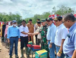 Dukung Ketahanan Pangan, Pangdam II/Sriwijaya dan PT Sampoerna Agro Berikan Bantuan Bagi Petani Jagung