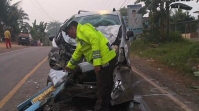 Adu-Kambing-Mobil-vs-Minibus-di-Jalan-Menanjak-di-Jalintim-Muba-2-Orang-Tewas-Sopir-Bus-Kabur